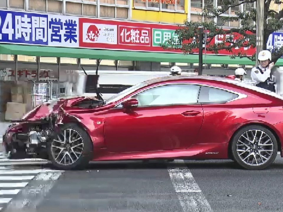 直進バイクが交差点で右折車と衝突 バイクの代男性が体強く打ちケガ 名古屋市 中区 事故車はんてい